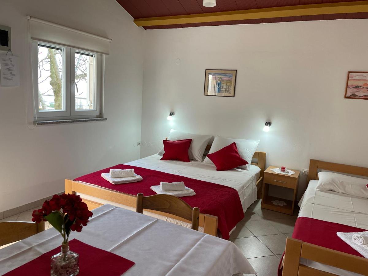Leca- Small House Медулин Екстериор снимка